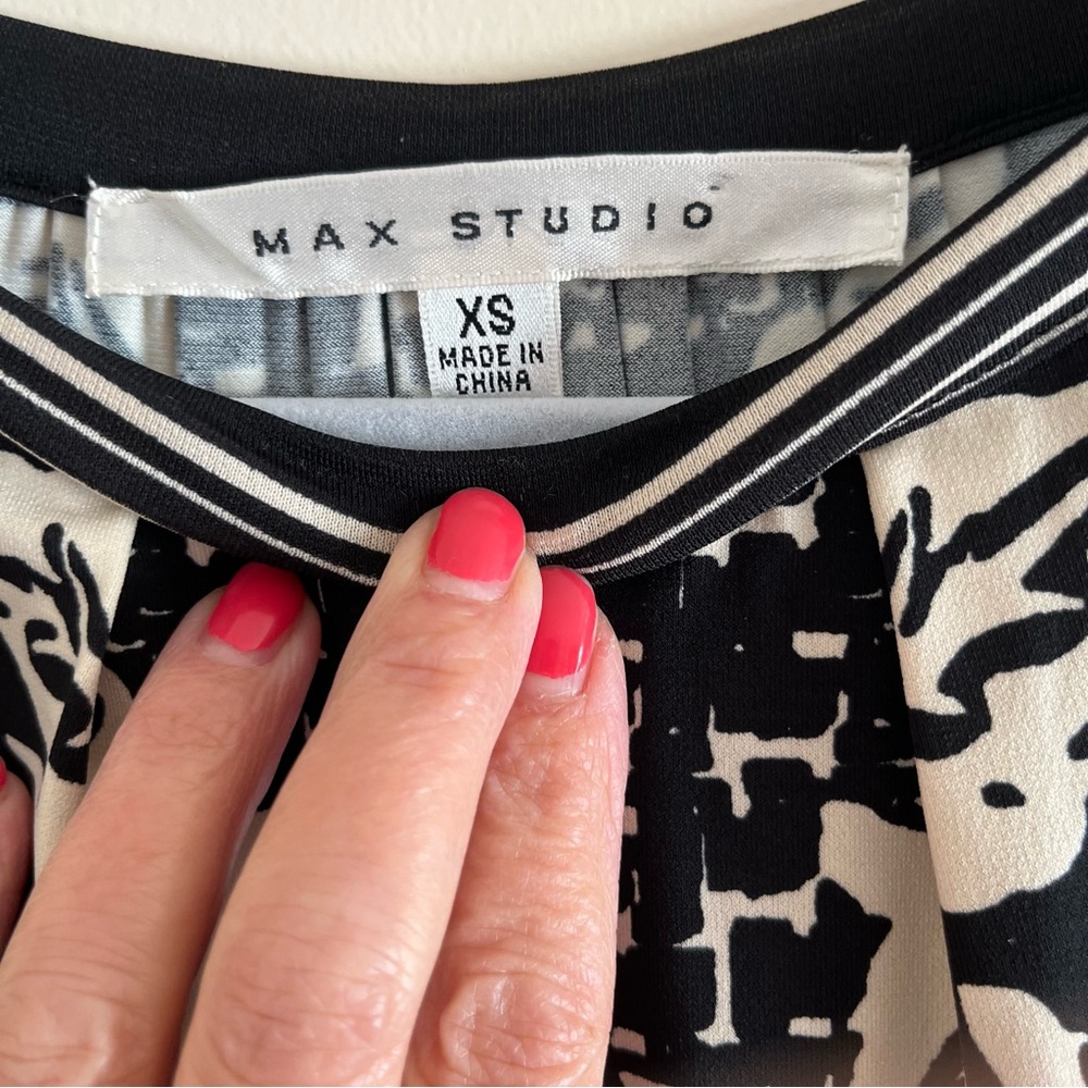 Elegant Black and cream Floral Dress - Picture 3 of 6